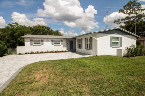 House in Orlando, Florida 4 bedrooms, 181.72 sq.m. № 2236080