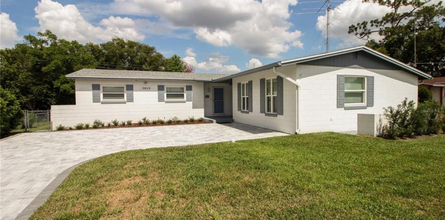House in Orlando, Florida 4 bedrooms, 181.72 sq.m. № 2236080
