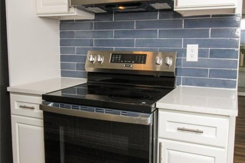 House in Orlando, Florida 4 bedrooms, 181.72 sq.m. № 2236080 - photo 9