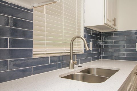 House in Orlando, Florida 4 bedrooms, 181.72 sq.m. № 2236080 - photo 8
