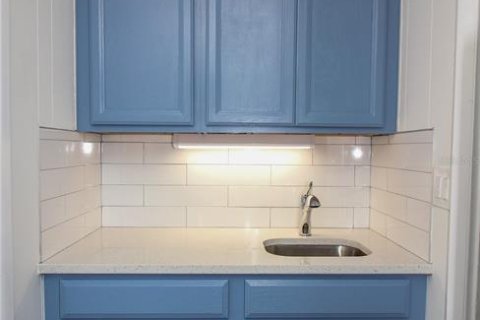 House in Orlando, Florida 4 bedrooms, 181.72 sq.m. № 2236080 - photo 11