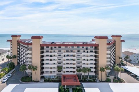 Condo in Redington Shores, Florida, 2 bedrooms  № 2117024 - photo 28