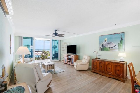Condo in Redington Shores, Florida, 2 bedrooms  № 2117024 - photo 12
