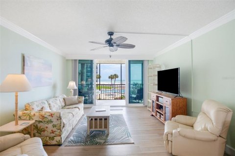 Condo in Redington Shores, Florida, 2 bedrooms  № 2117024 - photo 13