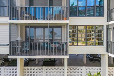Condo in Redington Shores, Florida, 2 bedrooms  № 2117024 - photo 26