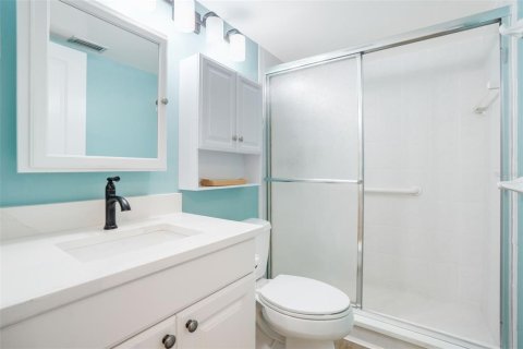 Condo in Redington Shores, Florida, 2 bedrooms  № 2117024 - photo 20