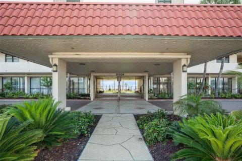 Condo in Redington Shores, Florida, 2 bedrooms  № 2117024 - photo 29