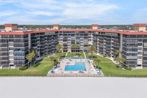 Condo in Redington Shores, Florida, 2 bedrooms  № 2117024 - photo 2