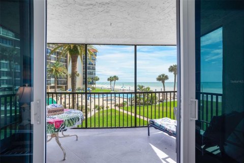 Condo in Redington Shores, Florida, 2 bedrooms  № 2117024 - photo 14