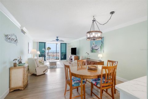 Condo in Redington Shores, Florida, 2 bedrooms  № 2117024 - photo 11