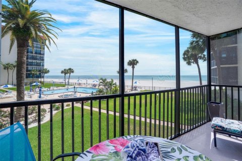 Condo in Redington Shores, Florida, 2 bedrooms № 2117024