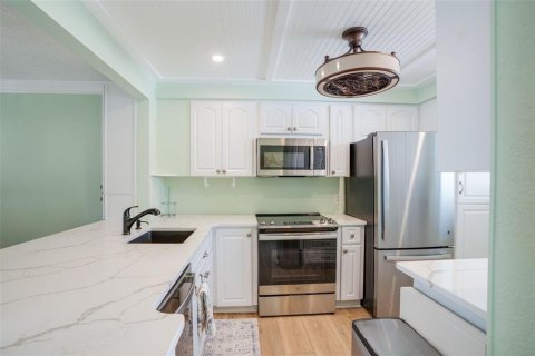 Condo in Redington Shores, Florida, 2 bedrooms  № 2117024 - photo 7
