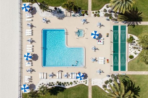 Condo in Redington Shores, Florida, 2 bedrooms  № 2117024 - photo 25