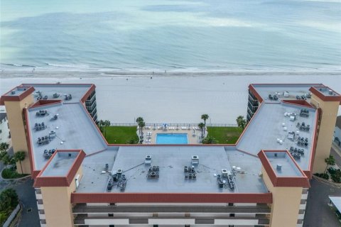 Condo in Redington Shores, Florida, 2 bedrooms  № 2117024 - photo 27