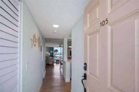 Condo in Redington Shores, Florida, 2 bedrooms  № 2117024 - photo 4