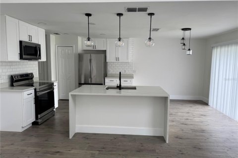 Villa ou maison à louer à Kissimmee, Floride: 3 chambres, 141.49 m2 № 2387502 - photo 4