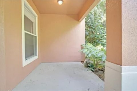 Condo in Orlando, Florida, 2 bedrooms  № 2379090 - photo 15