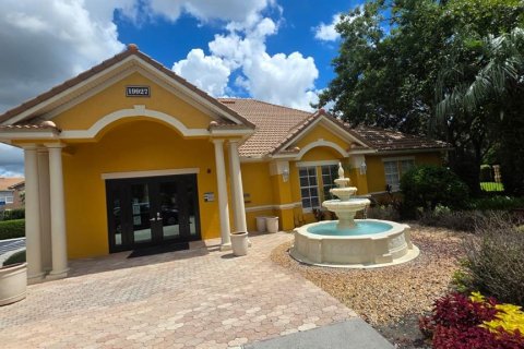 Condo in Orlando, Florida, 2 bedrooms  № 2379090 - photo 18
