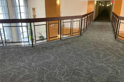 Condominio en venta en Hallandale Beach, Florida, 2 dormitorios, 99.87 m2 № 2003555 - foto 7