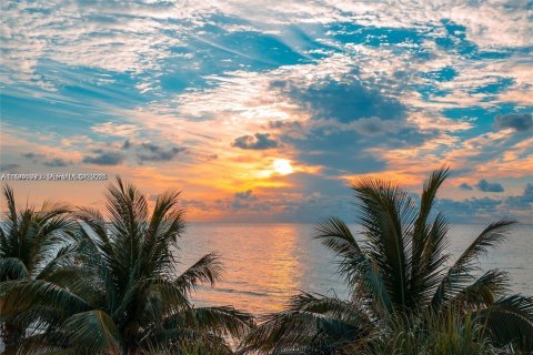 Condominio en venta en Hallandale Beach, Florida, 2 dormitorios, 99.87 m2 № 2003555 - foto 18