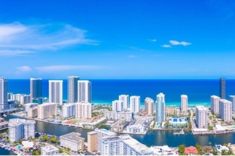 Condominio en venta en Hallandale Beach, Florida, 2 dormitorios, 99.87 m2 № 2003555 - foto 16