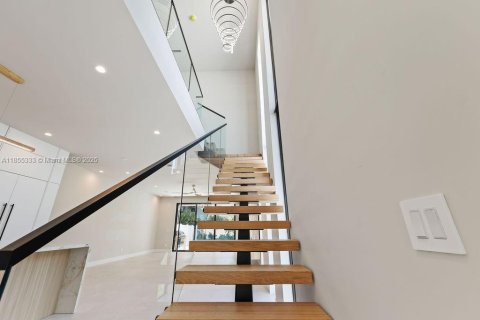 Adosado en venta en Fort Lauderdale, Florida, 3 dormitorios, 230.77 m2 № 1875059 - foto 13