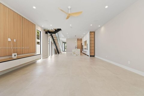 Adosado en venta en Fort Lauderdale, Florida, 3 dormitorios, 230.77 m2 № 1875059 - foto 20
