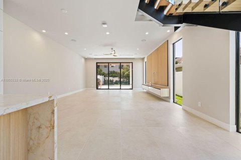 Adosado en venta en Fort Lauderdale, Florida, 3 dormitorios, 230.77 m2 № 1875059 - foto 18