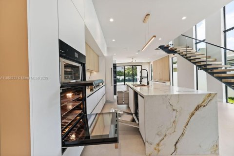 Adosado en venta en Fort Lauderdale, Florida, 3 dormitorios, 230.77 m2 № 1875059 - foto 10