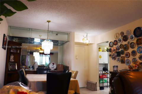 Condo in Pembroke Pines, Florida, 2 bedrooms  № 2042058 - photo 8