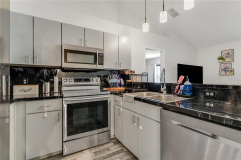 Townhouse in Kissimmee, Florida 3 bedrooms, 106.65 sq.m. № 2197873 - photo 13