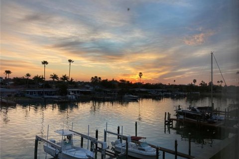 Condominio en venta en Treasure Island, Florida, 2 dormitorios, 97.08 m2 № 929039 - foto 2