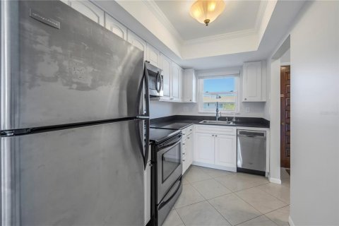Condominio en venta en Treasure Island, Florida, 2 dormitorios, 97.08 m2 № 929039 - foto 11