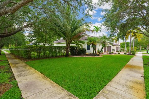 House in Miramar, Florida 5 bedrooms, 264.21 sq.m. № 1779615 - photo 7