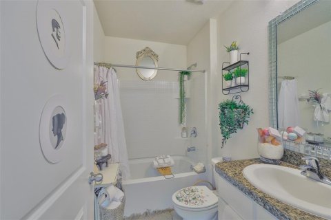 House in Sun City Center, Florida 3 bedrooms, 140.84 sq.m. № 1827879 - photo 23