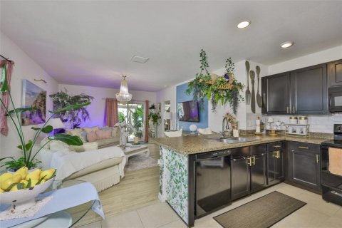 House in Sun City Center, Florida 3 bedrooms, 140.84 sq.m. № 1827879 - photo 9