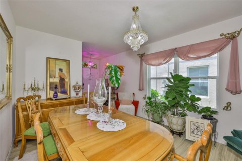 House in Sun City Center, Florida 3 bedrooms, 140.84 sq.m. № 1827879 - photo 5