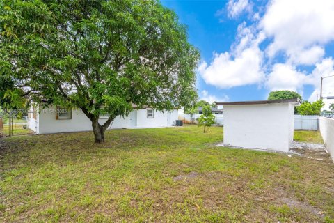 Villa ou maison à vendre à Miami Gardens, Floride: 4 chambres, 146.32 m2 № 1896121 - photo 27