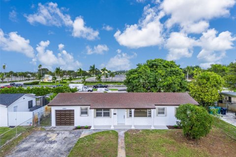 Villa ou maison à vendre à Miami Gardens, Floride: 4 chambres, 146.32 m2 № 1896121 - photo 4