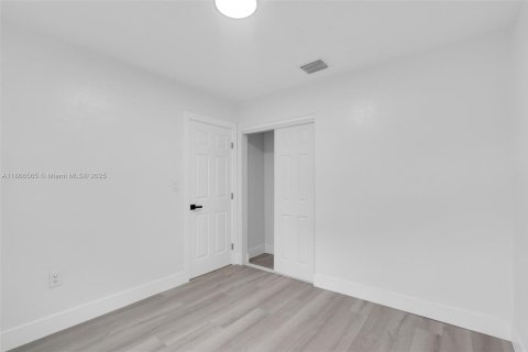 Villa ou maison à vendre à Miami Gardens, Floride: 4 chambres, 146.32 m2 № 1896121 - photo 16