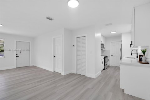 Villa ou maison à vendre à Miami Gardens, Floride: 4 chambres, 146.32 m2 № 1896121 - photo 9