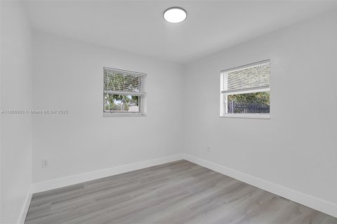 Villa ou maison à vendre à Miami Gardens, Floride: 4 chambres, 146.32 m2 № 1896121 - photo 15