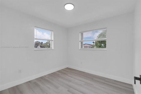 Villa ou maison à vendre à Miami Gardens, Floride: 4 chambres, 146.32 m2 № 1896121 - photo 18