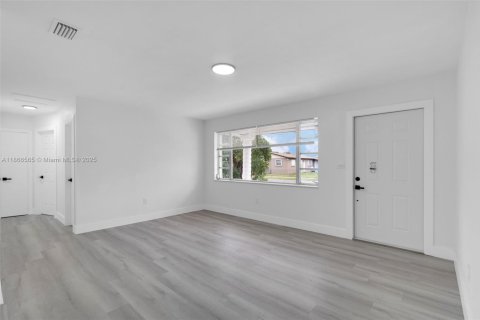 Villa ou maison à vendre à Miami Gardens, Floride: 4 chambres, 146.32 m2 № 1896121 - photo 7