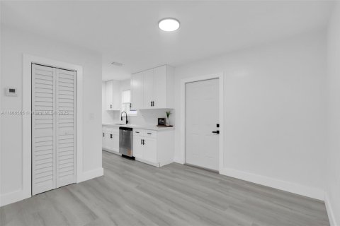 Villa ou maison à vendre à Miami Gardens, Floride: 4 chambres, 146.32 m2 № 1896121 - photo 8