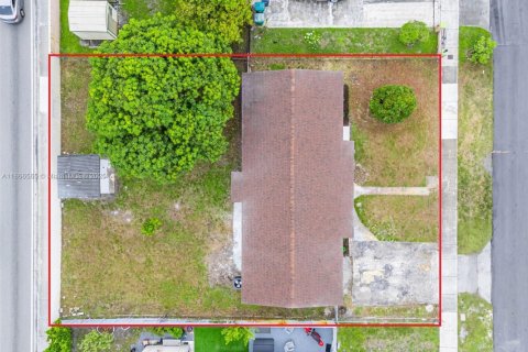 Villa ou maison à vendre à Miami Gardens, Floride: 4 chambres, 146.32 m2 № 1896121 - photo 30