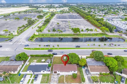 Villa ou maison à vendre à Miami Gardens, Floride: 4 chambres, 146.32 m2 № 1896121 - photo 29