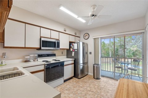 Condo in New Port Richey, Florida, 2 bedrooms  № 1718384 - photo 8
