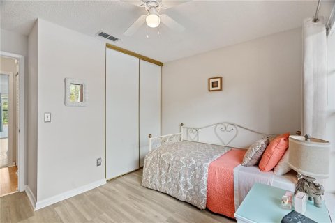 Condo in New Port Richey, Florida, 2 bedrooms  № 1718384 - photo 15