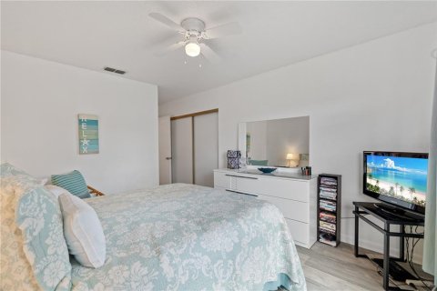Condo in New Port Richey, Florida, 2 bedrooms  № 1718384 - photo 22